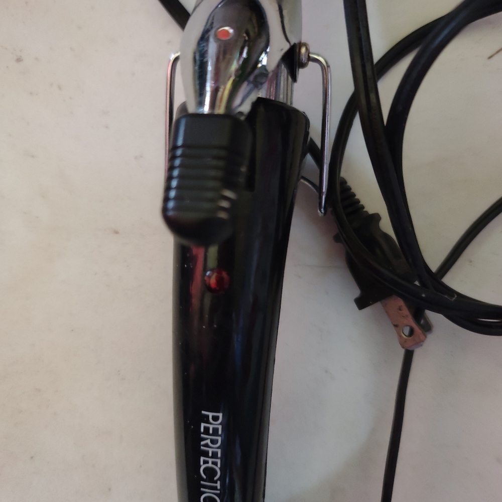PERFECTION CURLING IRON. - Picture 2 of 3